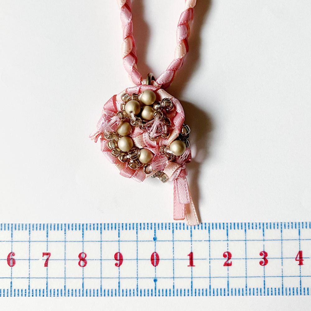 紅女　joncher　ビーズリボンペンダント（ピンク）