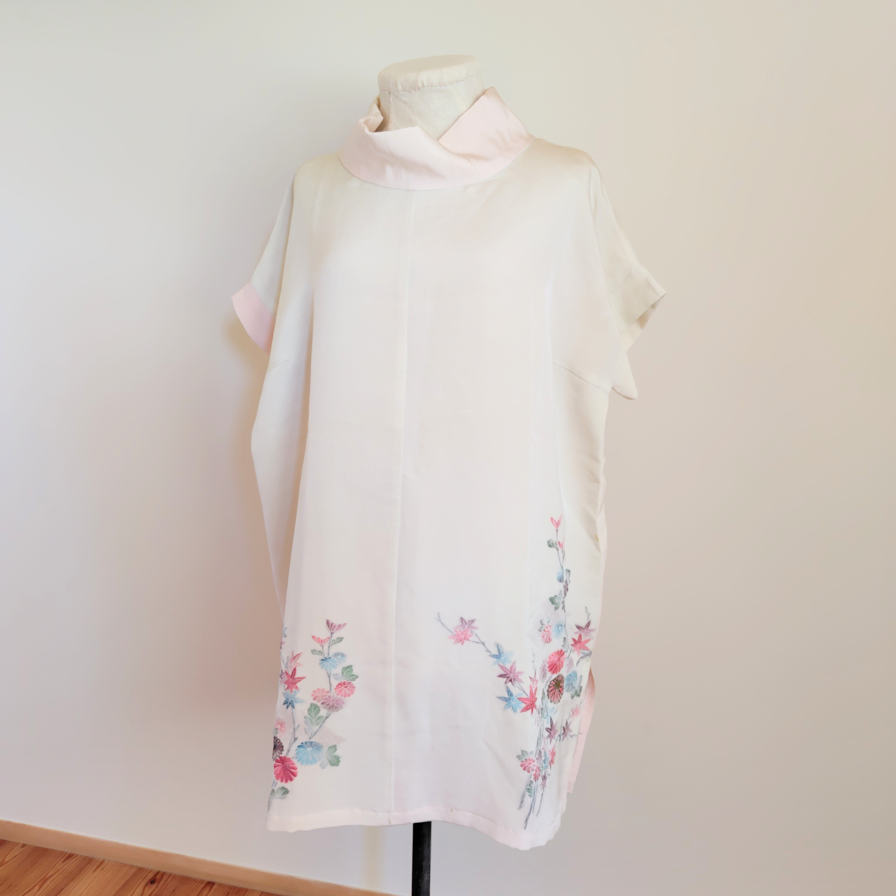 花模様のシルクのチュニック＊着物リメイ  Floral silk tunic *Kimono remake