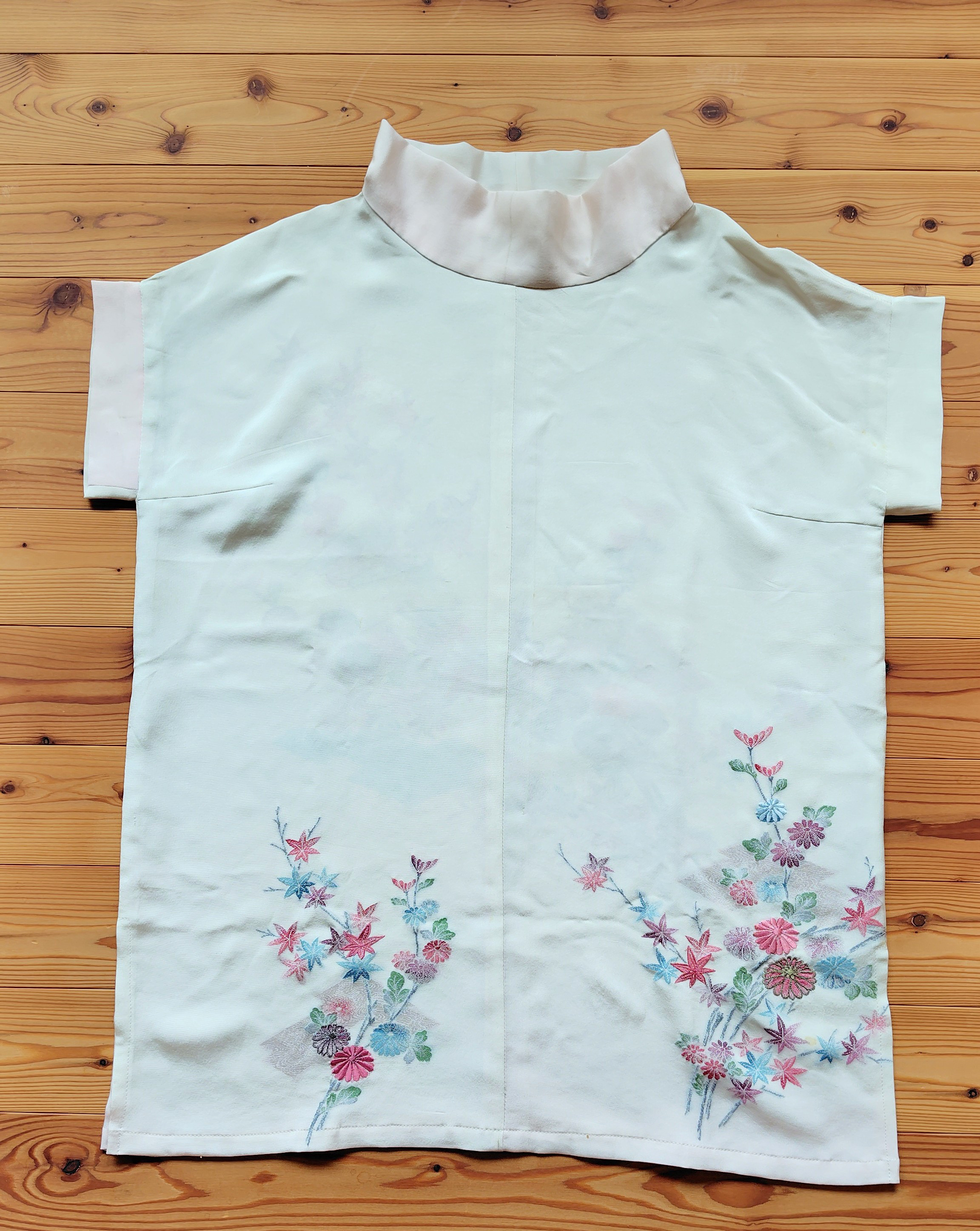花模様のシルクのチュニック＊着物リメイ  Floral silk tunic *Kimono remake