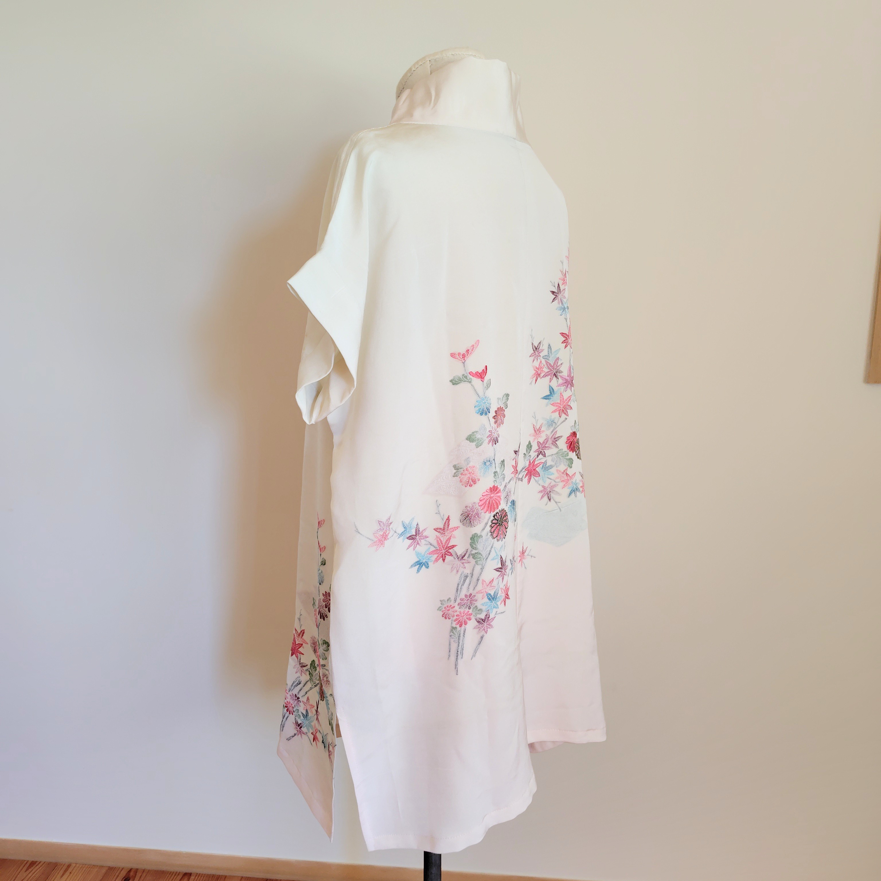 花模様のシルクのチュニック＊着物リメイ  Floral silk tunic *Kimono remake