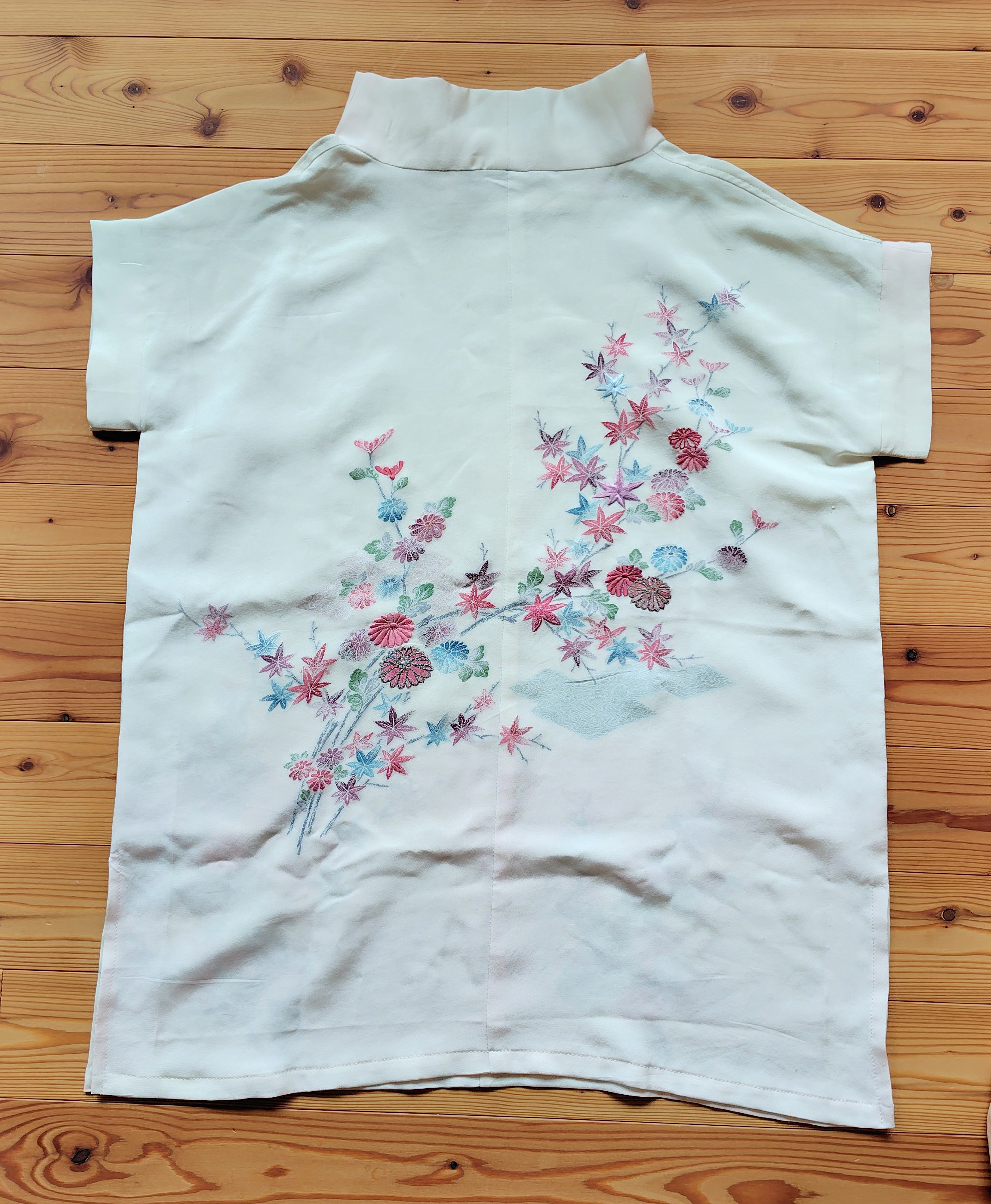 花模様のシルクのチュニック＊着物リメイ  Floral silk tunic *Kimono remake
