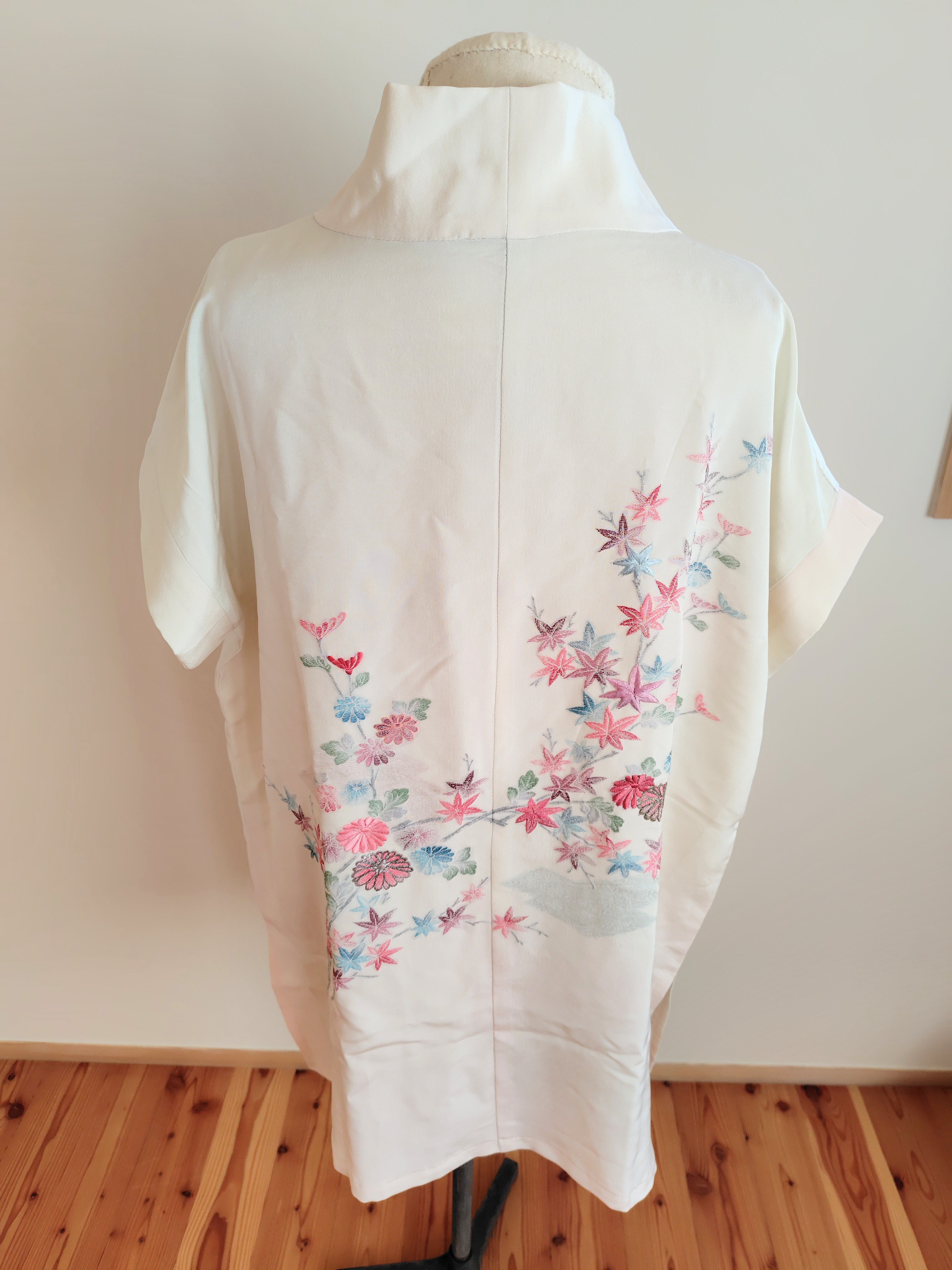 花模様のシルクのチュニック＊着物リメイ  Floral silk tunic *Kimono remake
