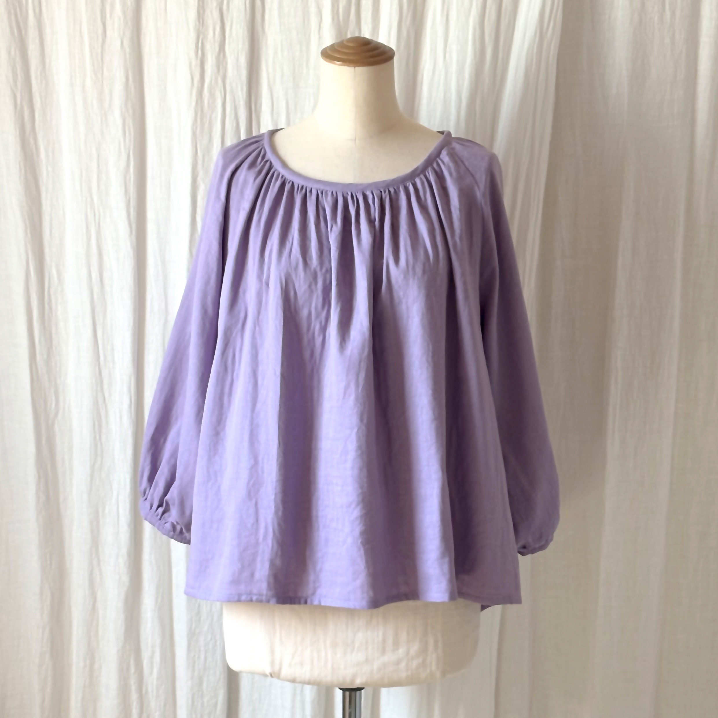 ダブルガーゼのギャザーブラウス（ライトパープル）