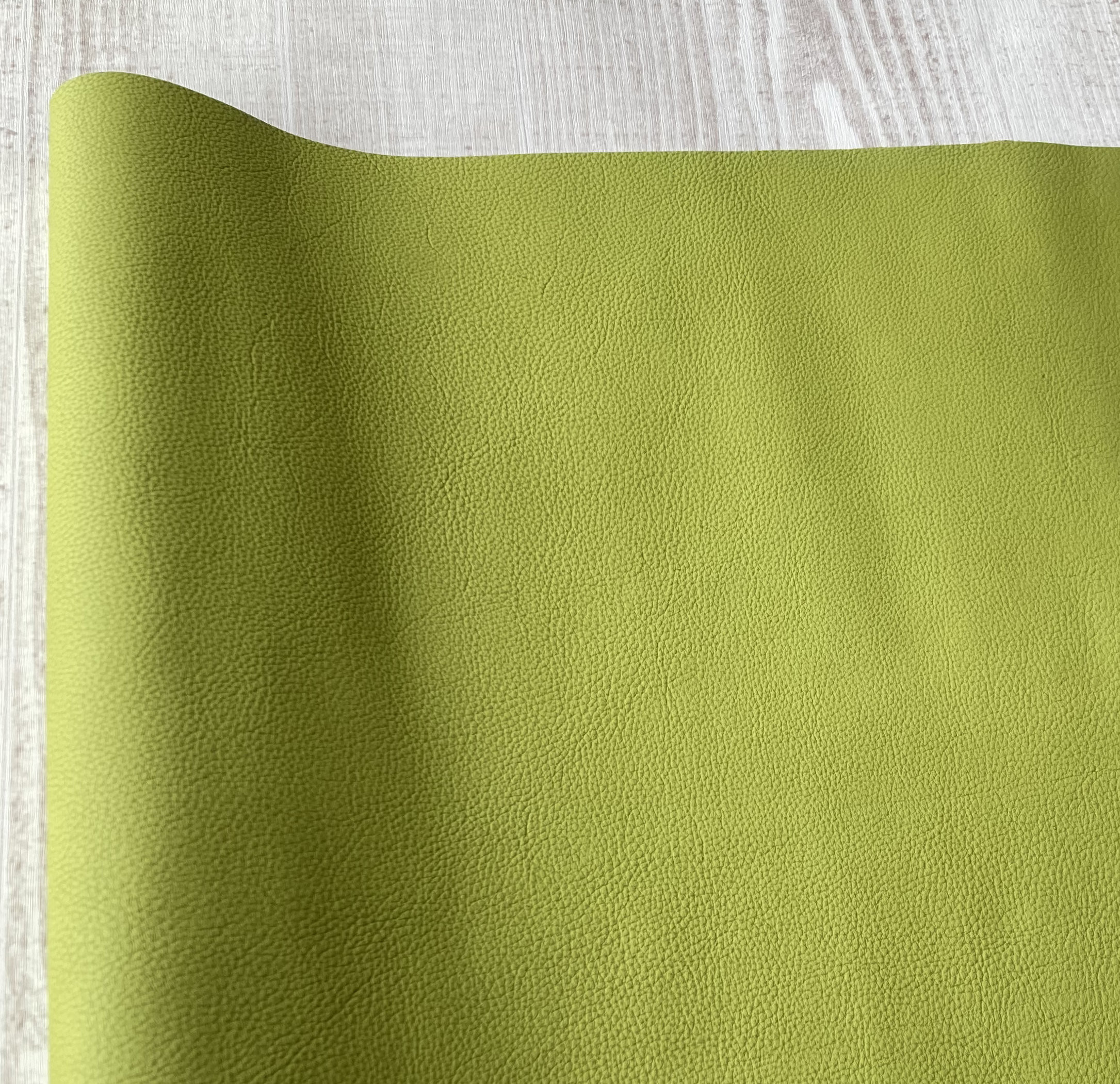 抹茶レザー・牛革・サステナブルレザー・抹茶色　60×75cm  250906-009