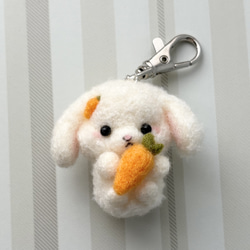 垂れ耳うさちゃんのキーホルダー（白色） 〜受注制作〜 キーホルダー