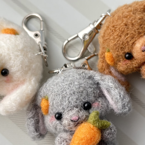 垂れ耳うさちゃんのキーホルダー（白色） 〜受注制作〜 キーホルダー