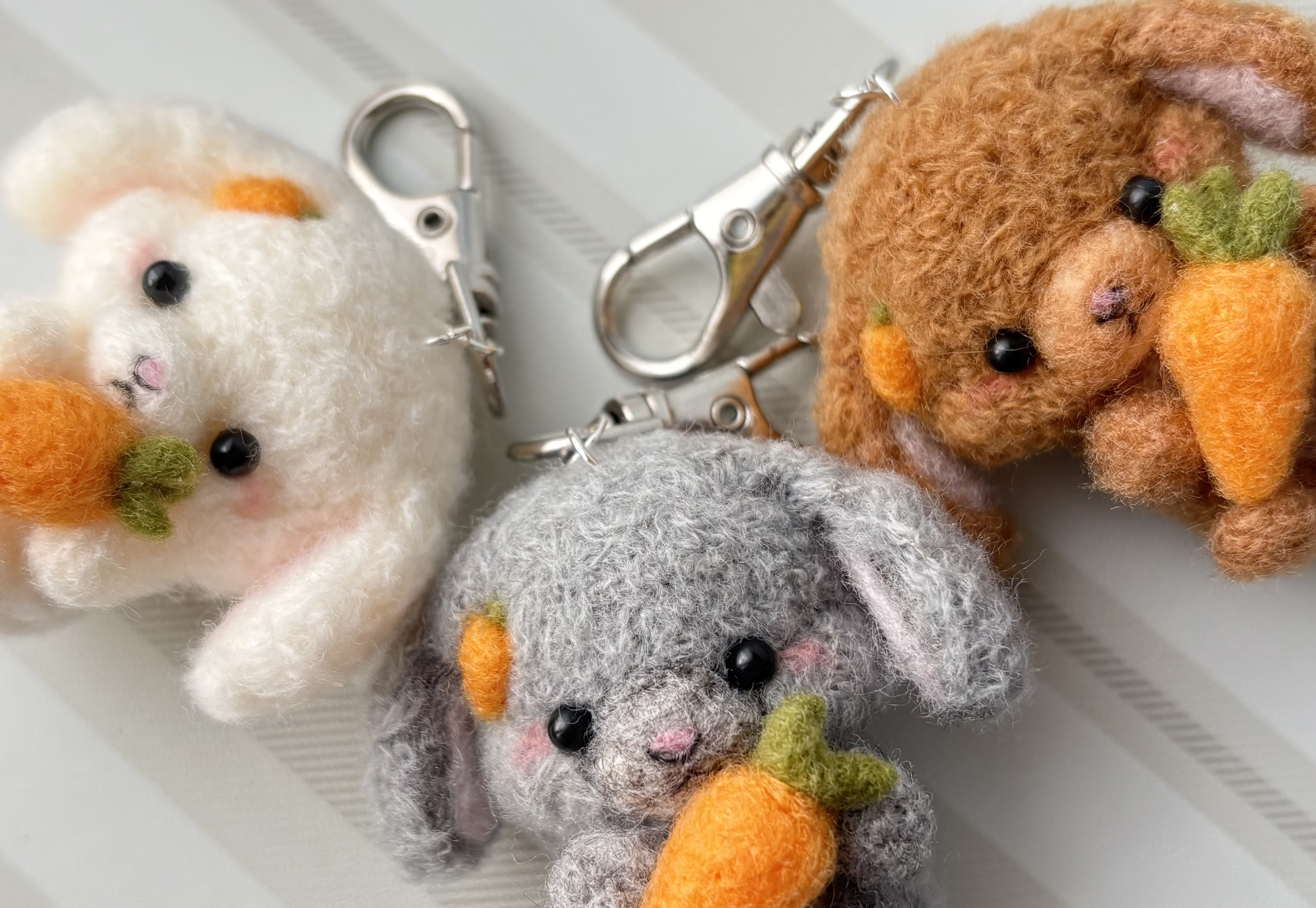 ❀3体セット❀垂れ耳うさちゃんのキーホルダー（茶・白・グレー）〜受注制作〜