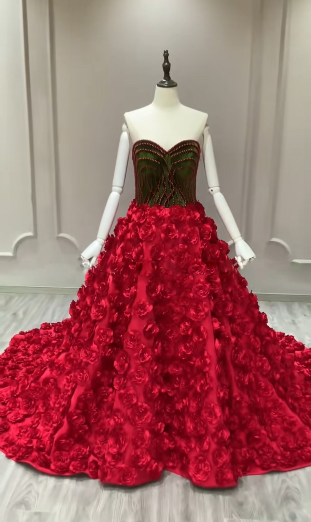 豪華WEB限定　赤緑　王道派　サテン　花飾り　袖無し　ノースリーブ　エレガント　カラードレス　編み上げ　サイズオーダー可