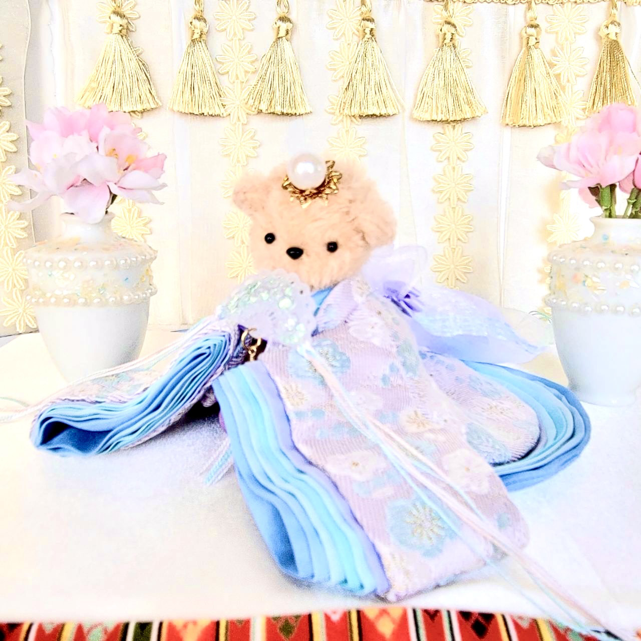 851  小さなお着物〈お姫様〉十二単【正絹金襴】淡藤色地に梅花文様　空色かさね【新襟仕様】