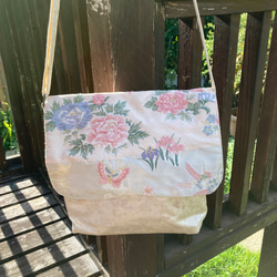 正絹袋帯 (蝶 桜柄 緑 金、銀糸)リメイクショルダーバック 正絹袋帯 (蝶 桜柄 緑 金、銀糸)リメイクショルダーバック