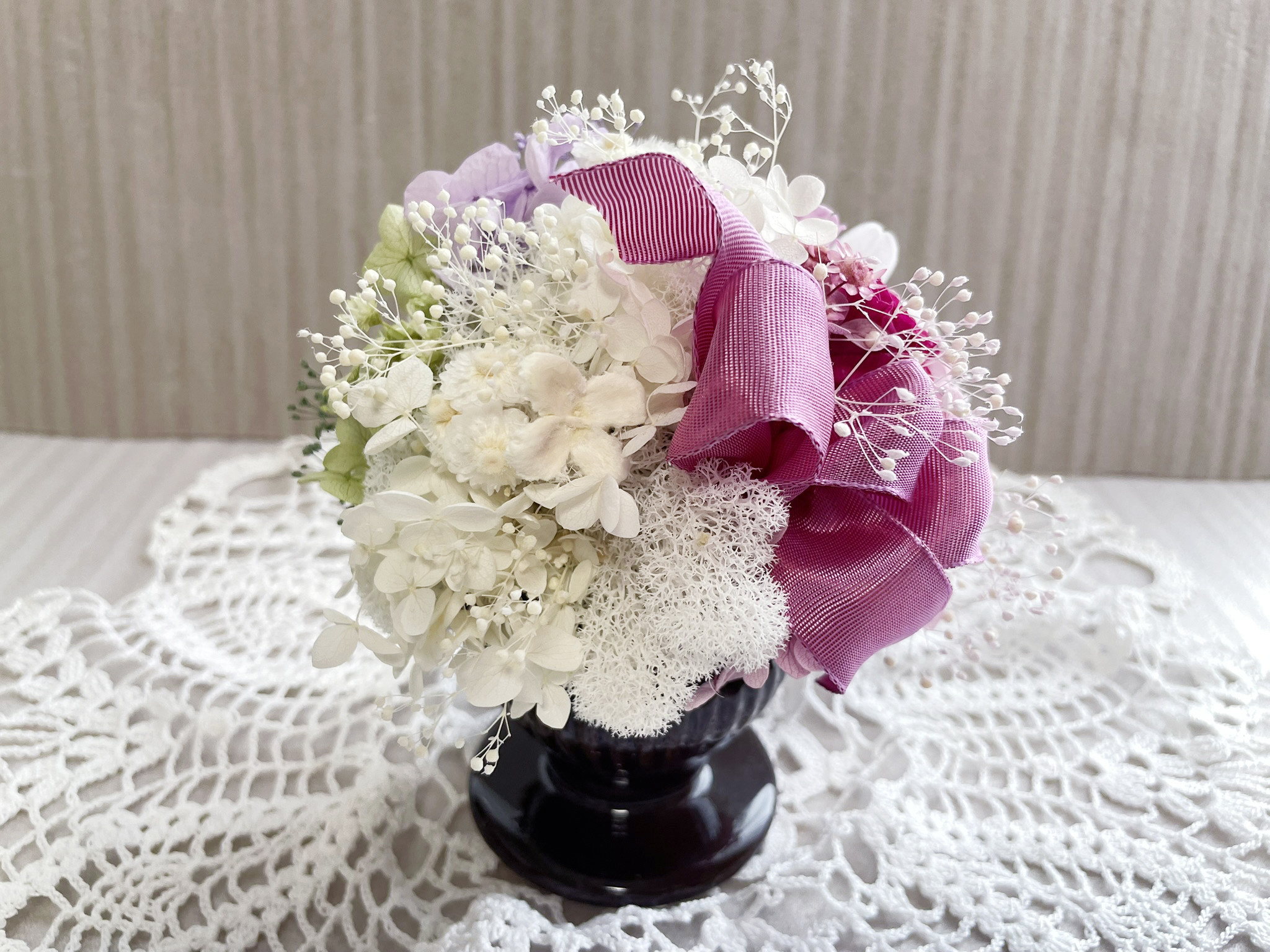 上品で優しい色味のプリザーブドフラワー　インテリアにもお供えのお花として大切な方へのプレゼントにも最適