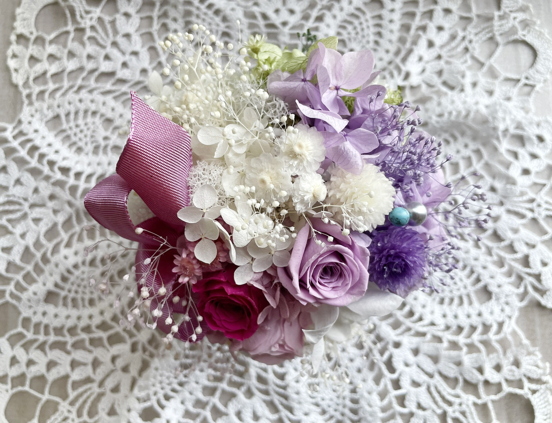 上品で優しい色味のプリザーブドフラワー　インテリアにもお供えのお花として大切な方へのプレゼントにも最適