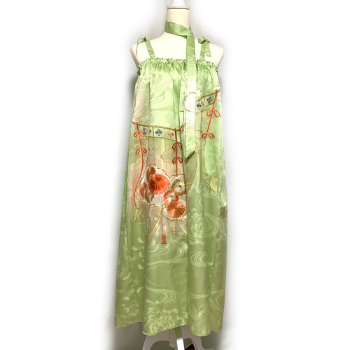 振り袖絹リメイクワンピースです。 振り袖絹リメイクワンピースです。 粋着物リメイクワンピース未