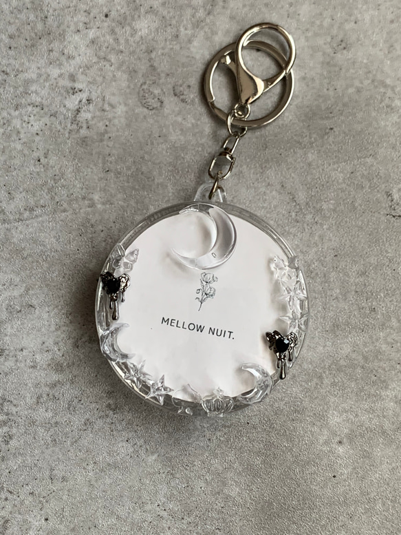 缶バッジ】バッジケースキーホルダー 『melt』black silver metal