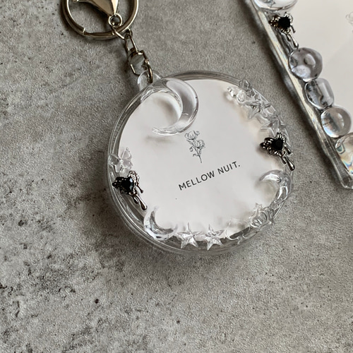 缶バッジ】バッジケースキーホルダー 『melt』black silver metal