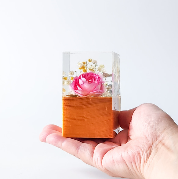 高級感ある木とレジンのバラフラワーオブジェ｜360度美しい手作りインテリアギフト 13枚目の画像