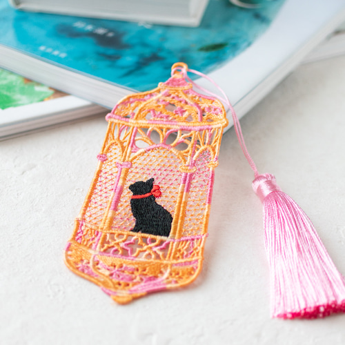 猫の幻想灯⁺｡✧₊˚レース刺繍のしおり/オーナメント しおり