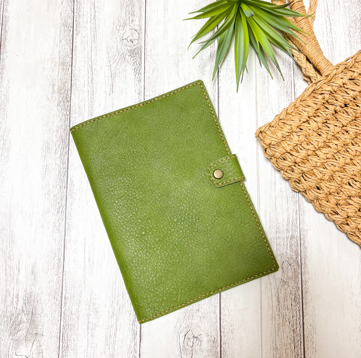 シンプルなスケジュール帳カバー　B6サイズ　ブックカバー 本革　グリーン