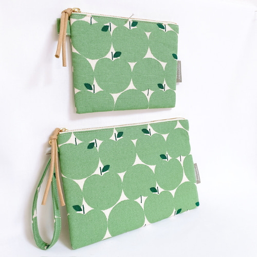 青りんご キルト入り フラットポーチ 18cm ＊おくすり手帳 母子手帳