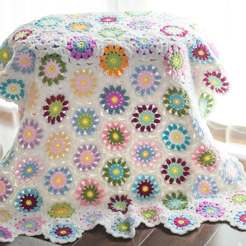 花柄かぎ針編みインテリア 編み物ブランケット Creema限定】かぎ針編み お花モチーフ編み 膝掛け❁フルーツポンチ①