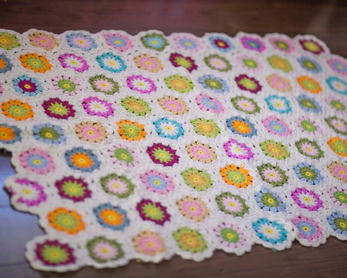 Creema限定】かぎ針編み お花モチーフ編み 膝掛け❁フルーツポンチ②