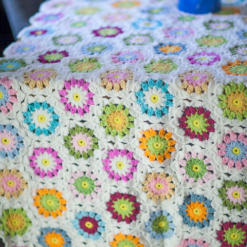 Creema限定】かぎ針編み お花モチーフ編み 膝掛け❁フルーツポンチ②