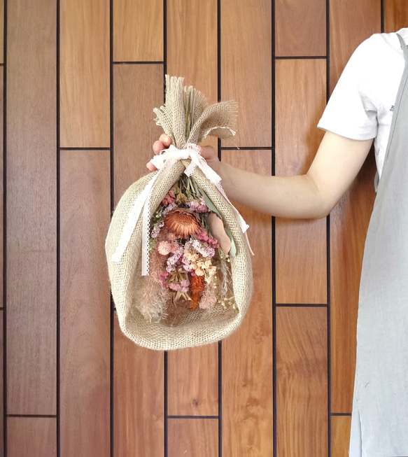 ススキを包んだ飛び散らないスワッグ　秋色ピンクベージュ 6枚目の画像