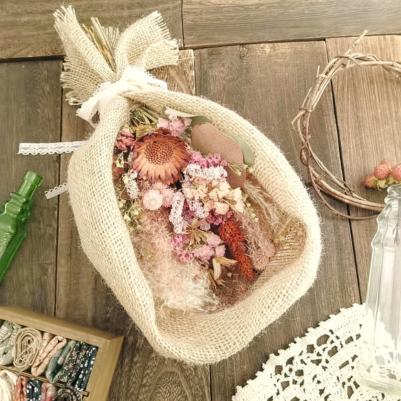 ススキを包んだ飛び散らないスワッグ　秋色ピンクベージュ 2枚目の画像