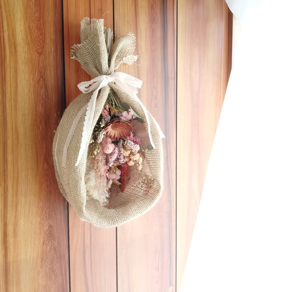 ススキを包んだ飛び散らないスワッグ　秋色ピンクベージュ 1枚目の画像