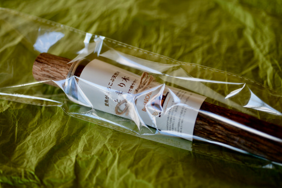 とまり木 樹皮付き天然木 ドラゴンウッド Mサイズ｜BirdARCADIA公式 中型インコ用 3枚目の画像