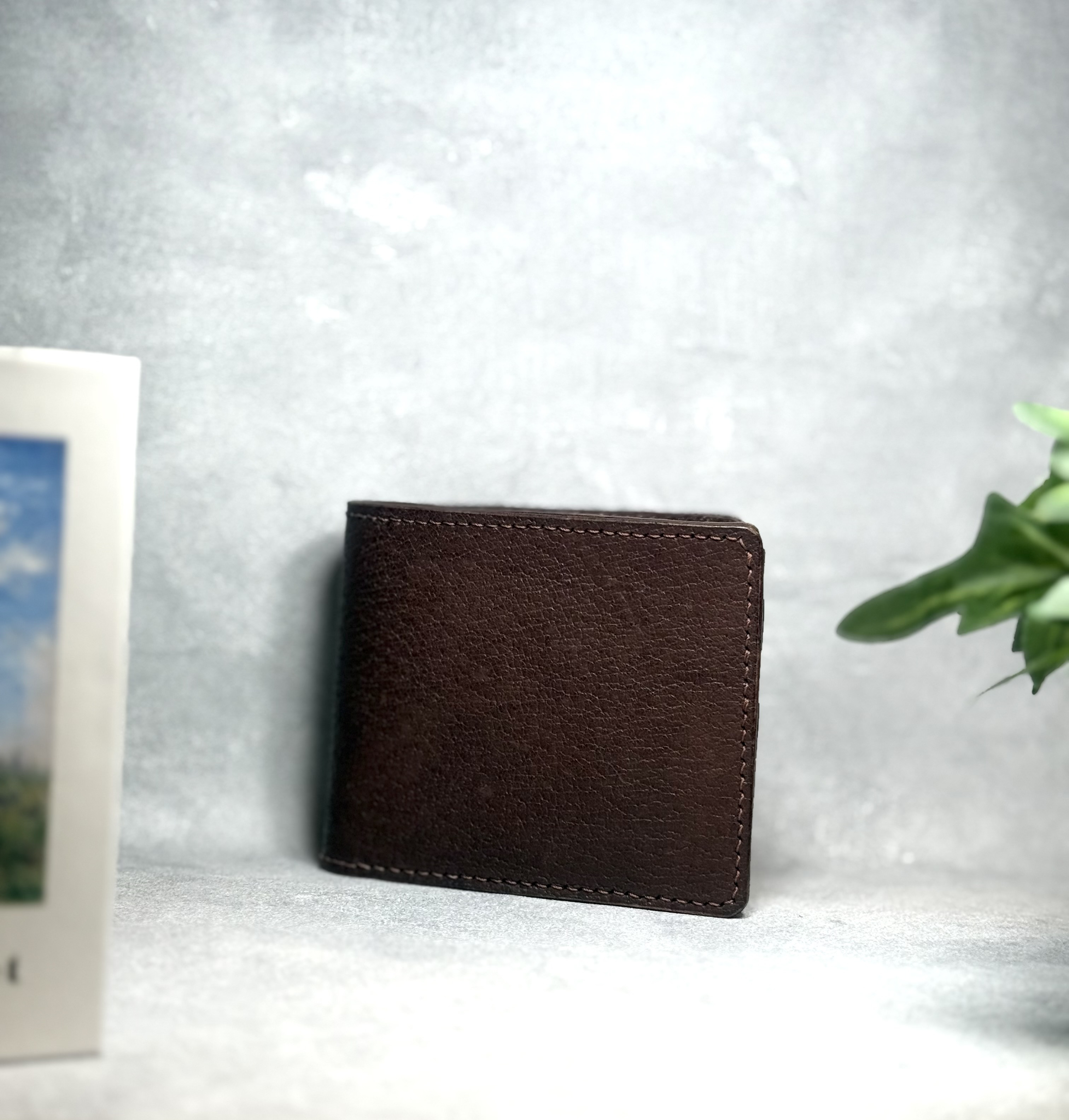 軽くて頑丈な猪革　大容量の二つ折り財布　猪突猛進なあなたに