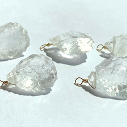 【天然石チャーム】クリスタル 14kgf　1個　ハンドメイド素材 3枚目の画像