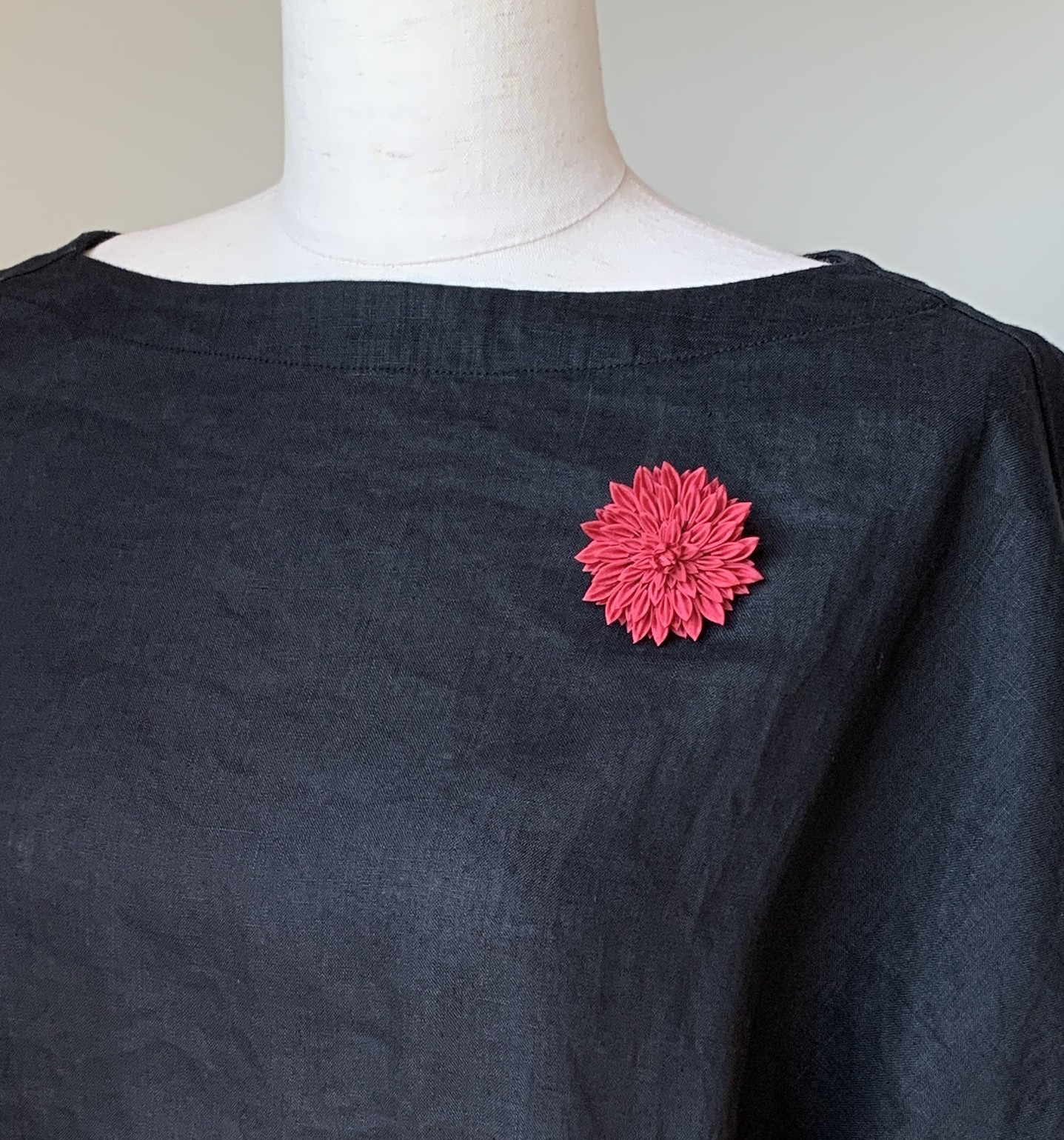 つまみ細工ブローチ ペンダントトップ2WAY ダークレッド シルク