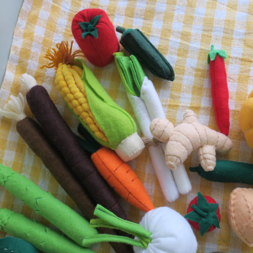 送料無料 北海道のフレッシュ野菜。フェルトままごとセットA おもちゃ