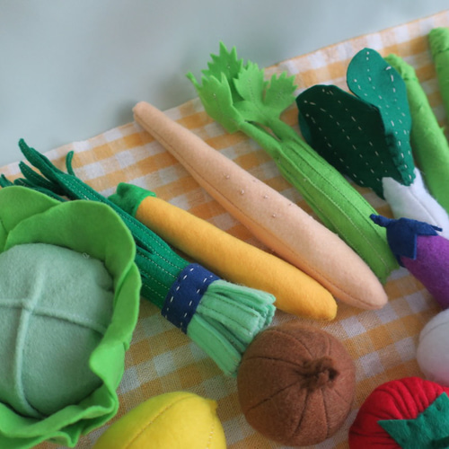送料無料 北海道のフレッシュ野菜。フェルトままごとセットA おもちゃ
