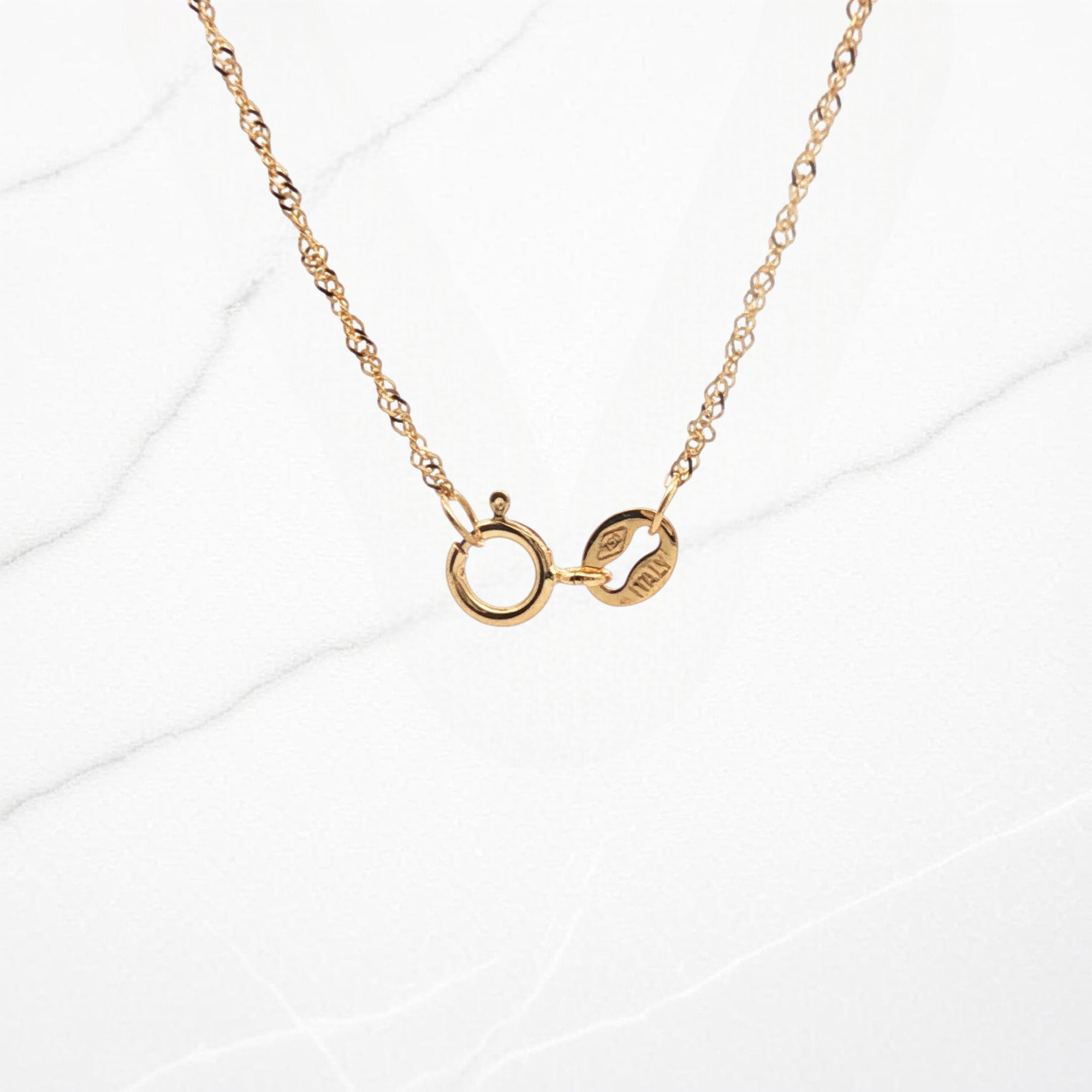 イタリア製18Kゴールド細チェーンネックレスジュエリー｜繊細なツイストチェーンとイタリアの職人技