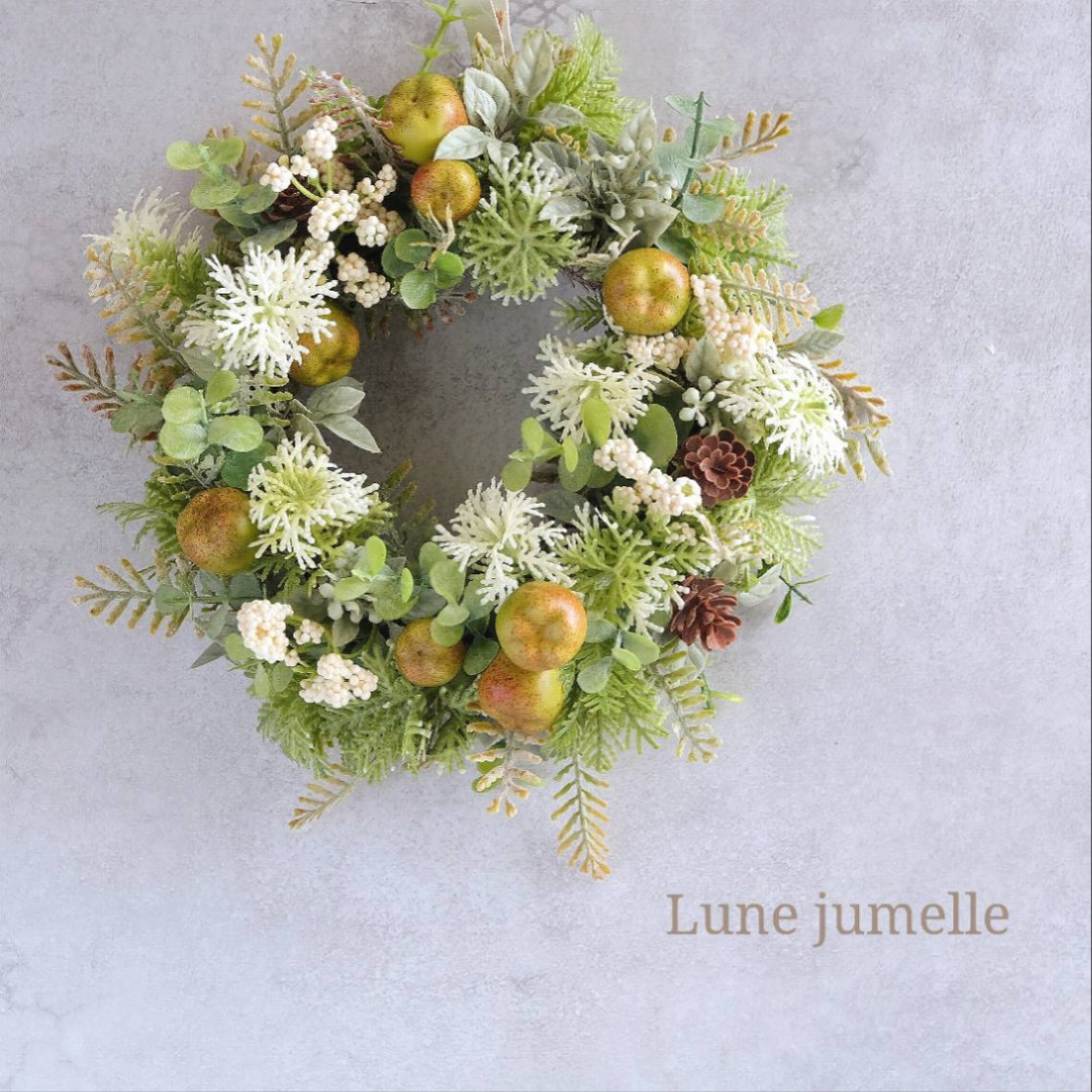 色づく果実と松かさの秋冬ナチュラルリース(アーティフィシャルフラワー)｜造花　アートフラワー　玄関　ギフト　クリスマス