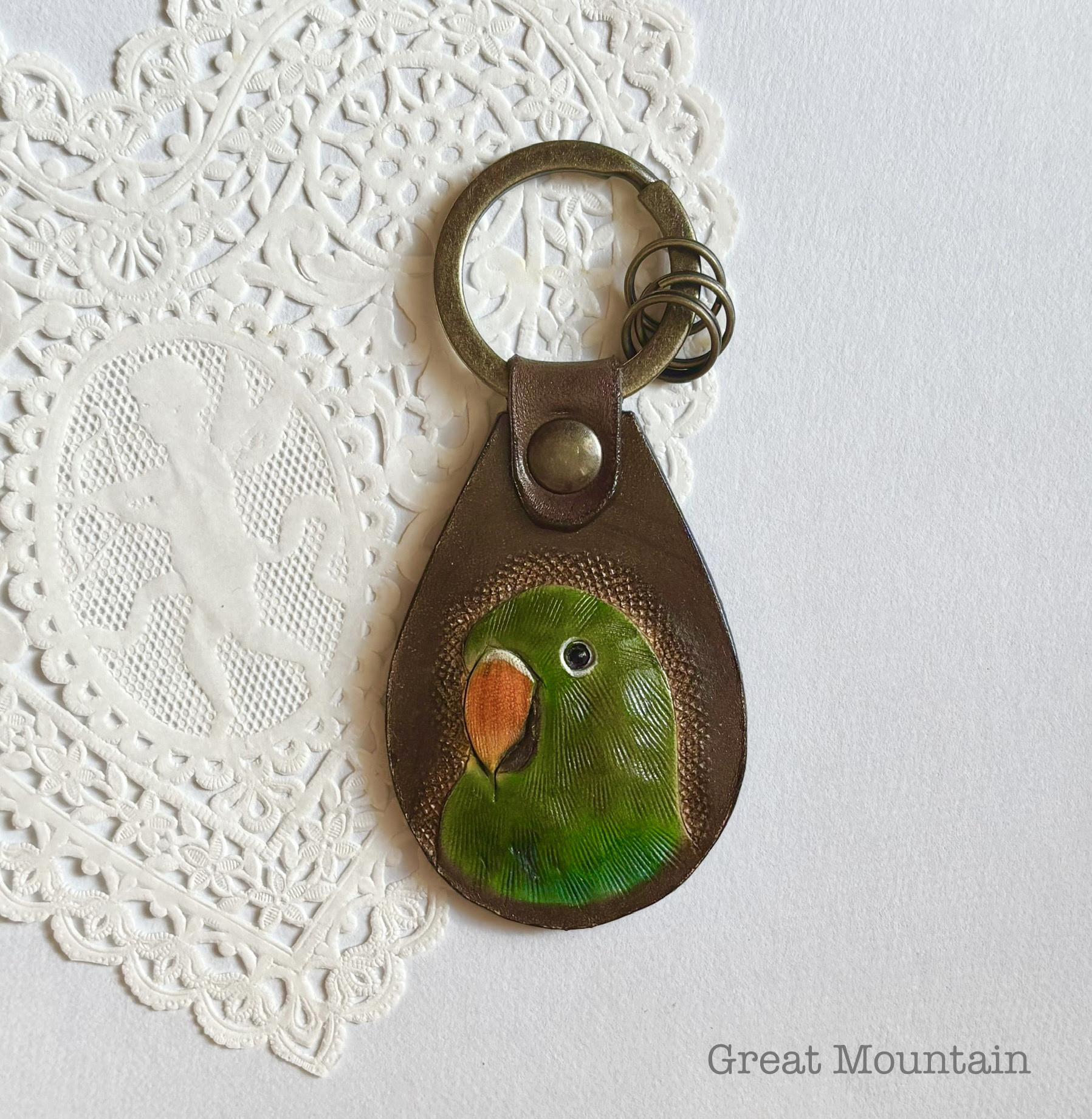 オオオハナインコ　インコ　オス　焦茶　鳥グッズ　オウム　鳥 革 キーホルダー インコグッズ レザー プレゼント