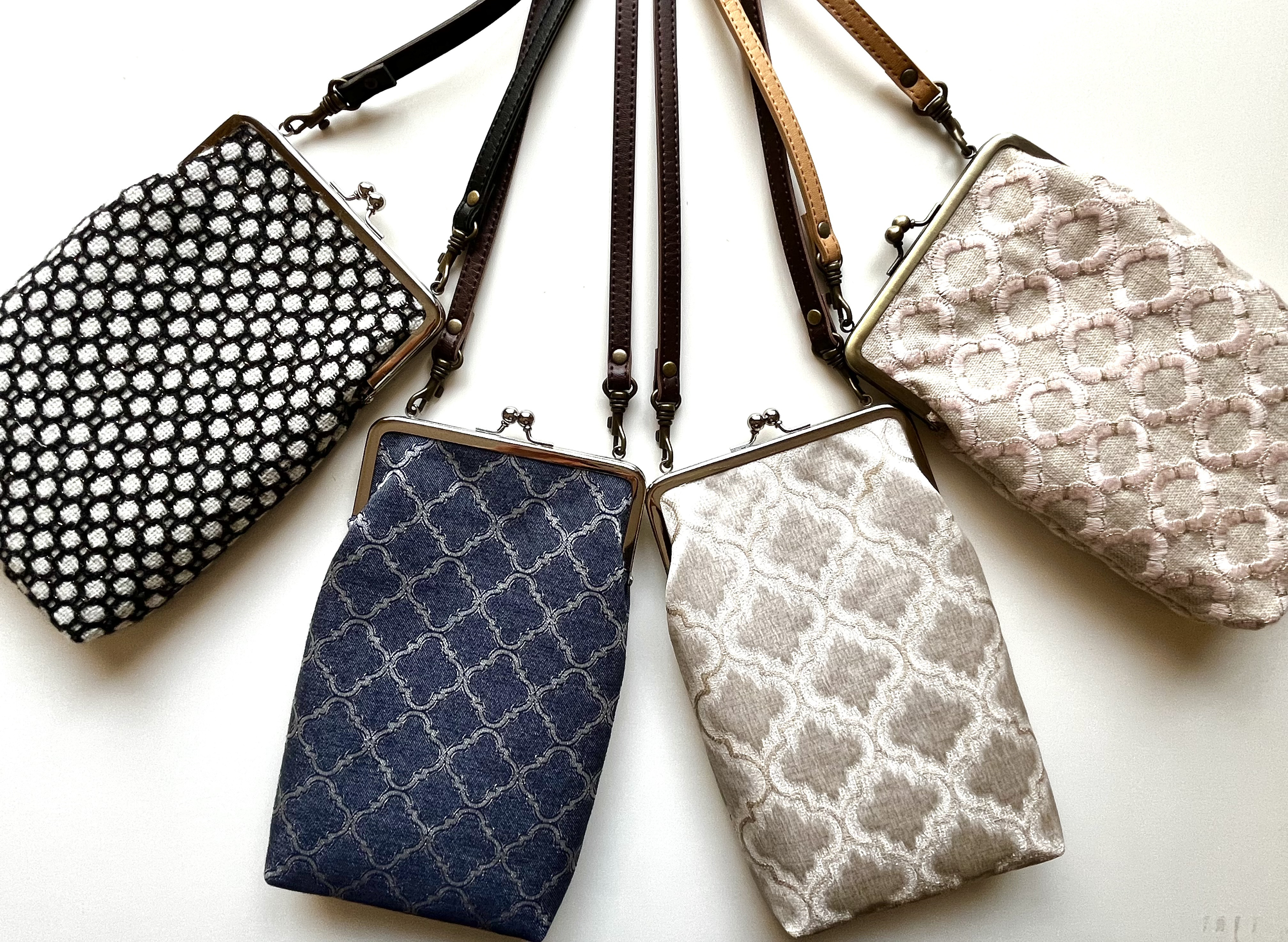 軽快に持ちたい！大人女性のためのスマホポシェット