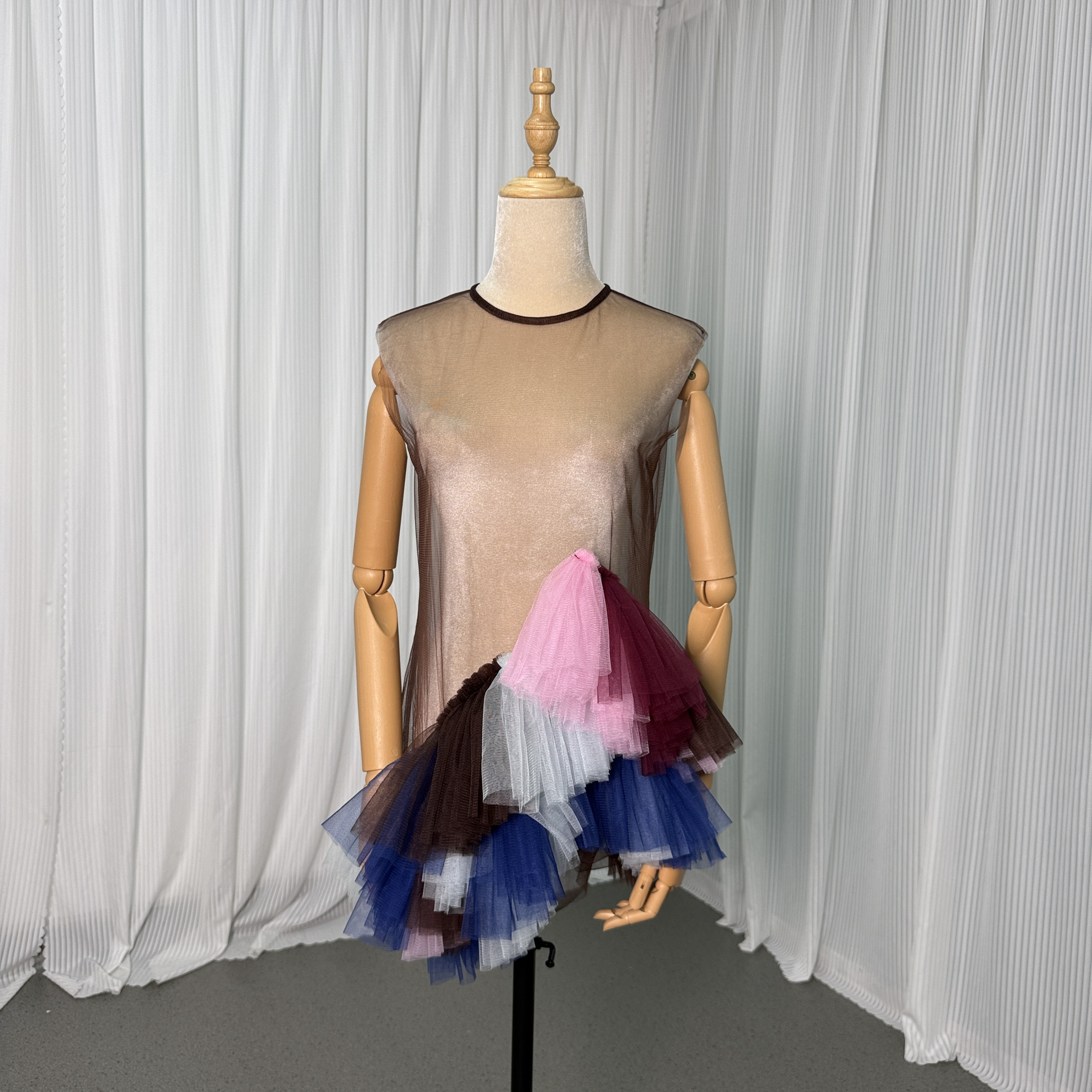 送料無料！トップス ノースリーブ　 レインボー デザイン感 前撮り 抜群のおしゃれ見え ふわふわ ブライダル