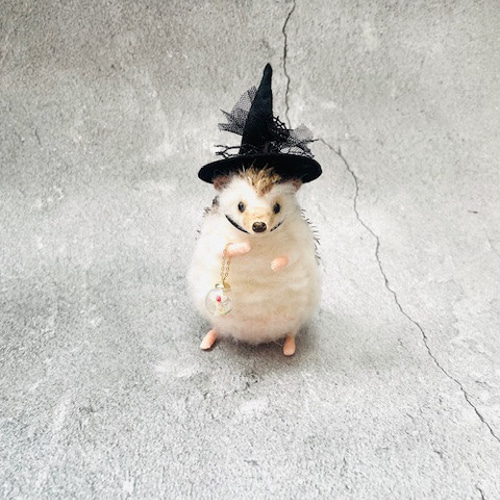 魔法使いのハリネズミ（帽子と魔法にかかったランタン付き）ハリネズミ