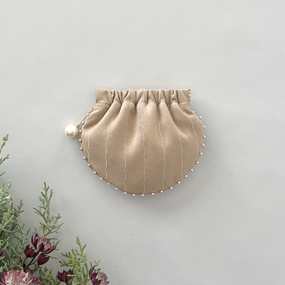 Creema限定[ 3type ] Amulette - 真珠貝 - ミニポーチ／スエード／セピアベージュ／バネポーチ 2枚目の画像