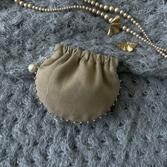 Creema限定[ 3type ] Amulette - 真珠貝 - ミニポーチ／スエード／セピアベージュ／バネポーチ 5枚目の画像