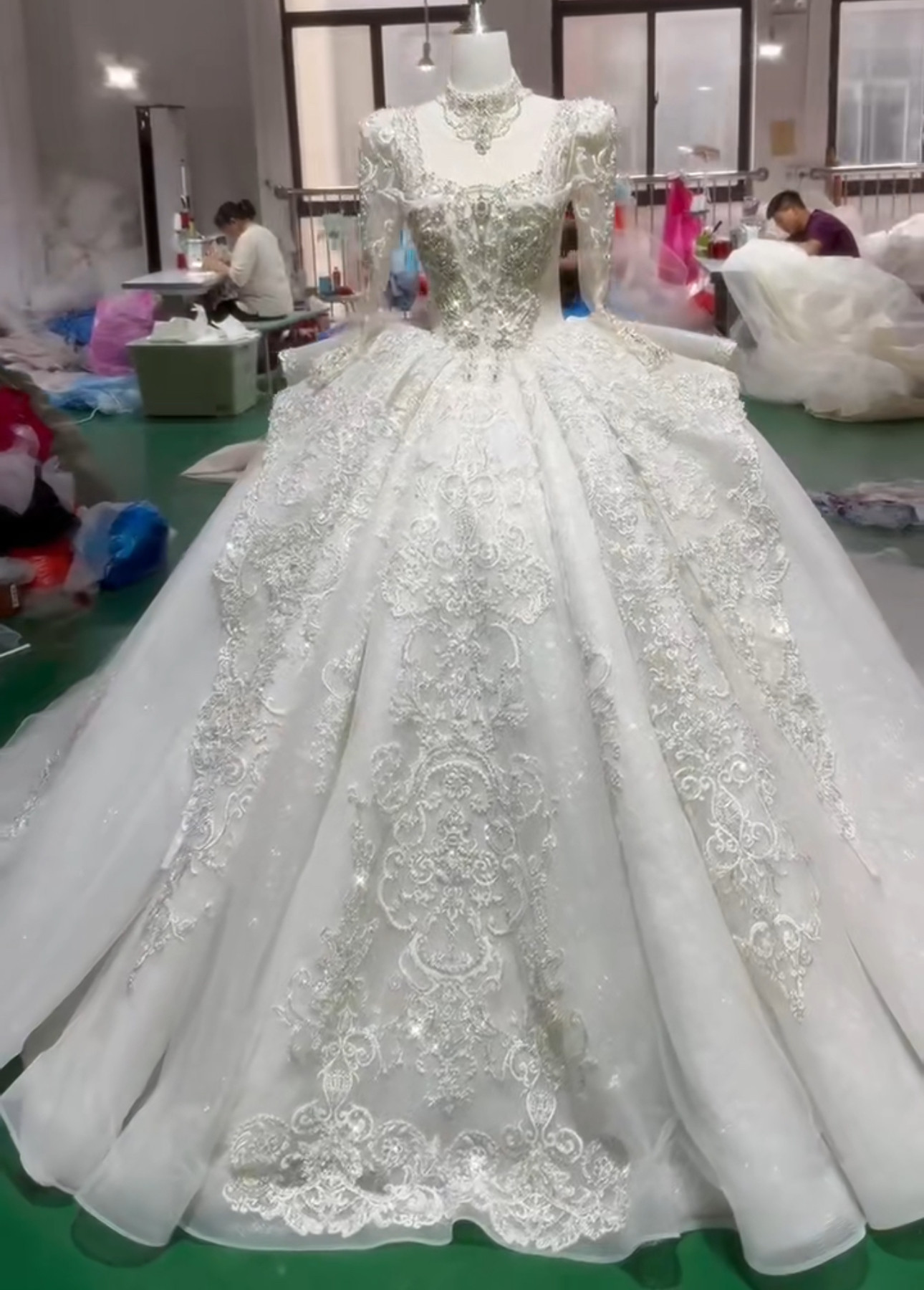 韓国風　新作可愛いウェディングドレス　秋婚冬婚春婚にピッタリ　高級感　白ホワイト　本命ドレス制作　長袖　サイズオーダー