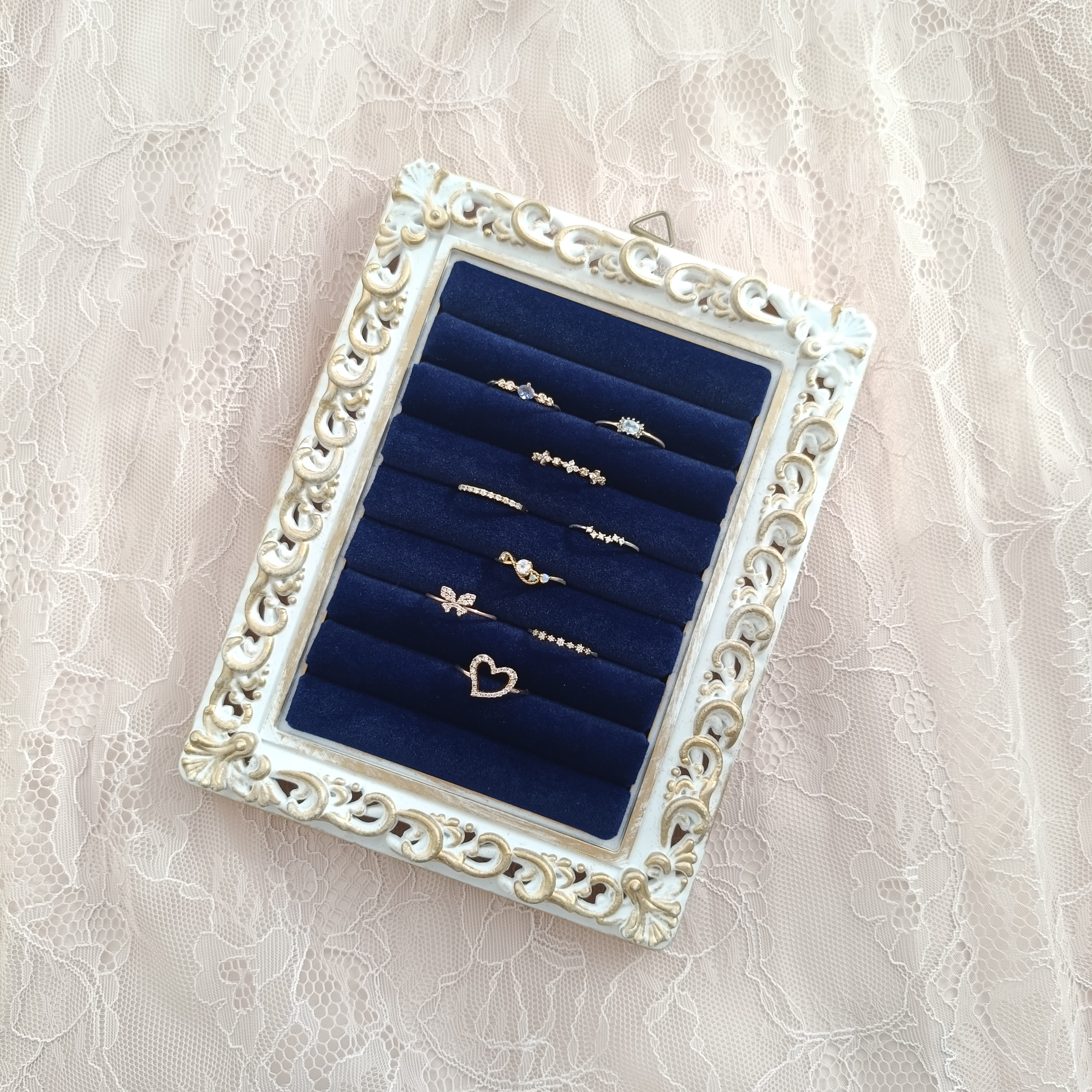 〜壁掛けアンティークリングケース〜　リングスタンド　ジュエリーボックス　アクセサリー収納什器　指輪置き　アリングトレー白