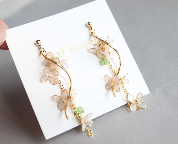 銀木犀　ウェーブ　ピアス・イヤリング　ディップフラワー 1枚目の画像