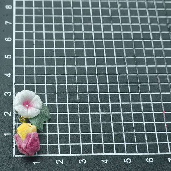 つまみ細工「サツマイモ（紅はるか）のピアス・イヤリング」 5枚目の画像