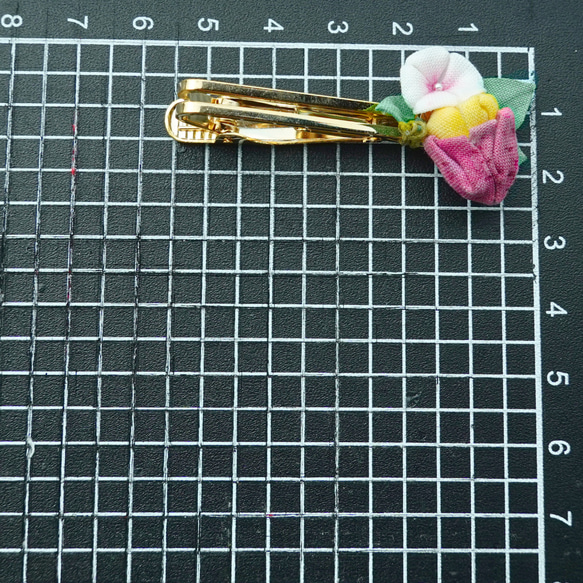 つまみ細工「サツマイモ（紅はるか）のネクタイピン」 7枚目の画像