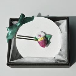 つまみ細工「サツマイモ（紅はるか）のネクタイピン」 5枚目の画像