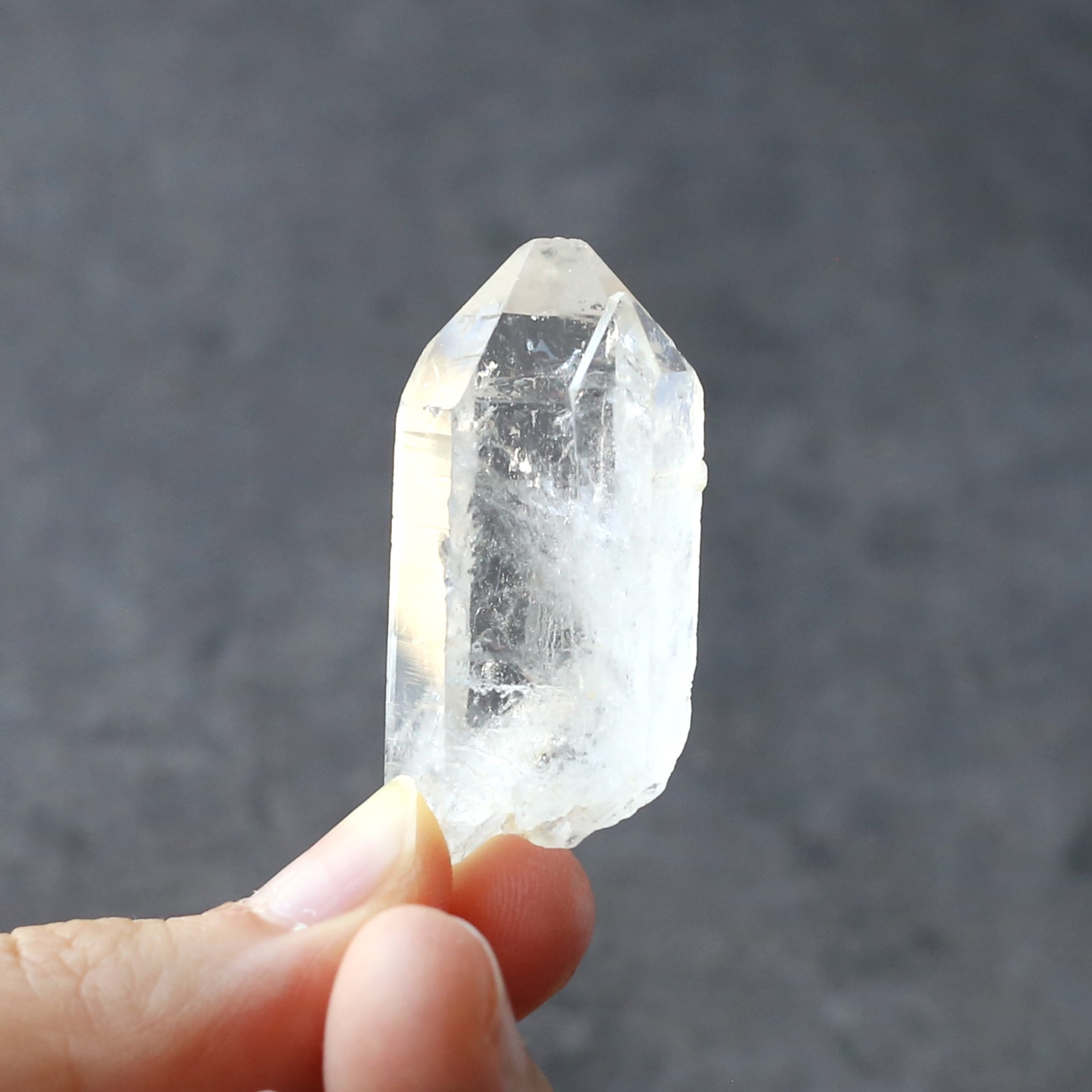 貫入入りポイントクォーツ 結晶 浄化 クリスタル 水晶 天然石 原石 透明 ストーン アイリス